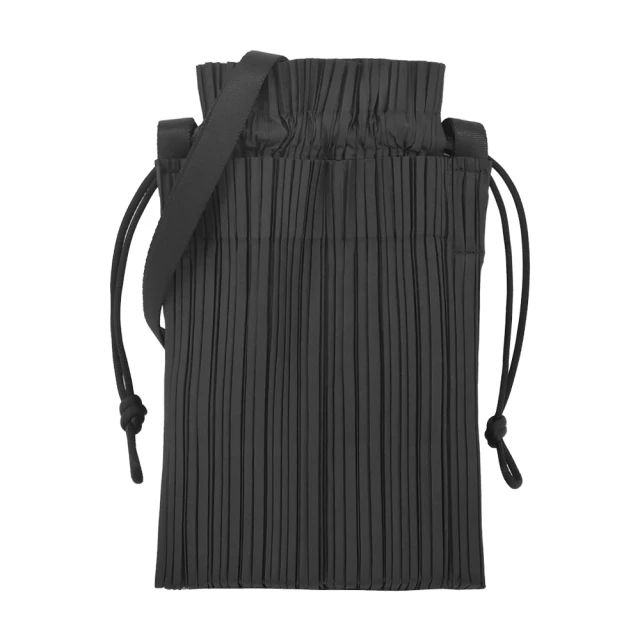 ISSEY MIYAKE 三宅一生 PP系列SQUARE PLEATS BAG 百褶抽繩斜背包(黑)