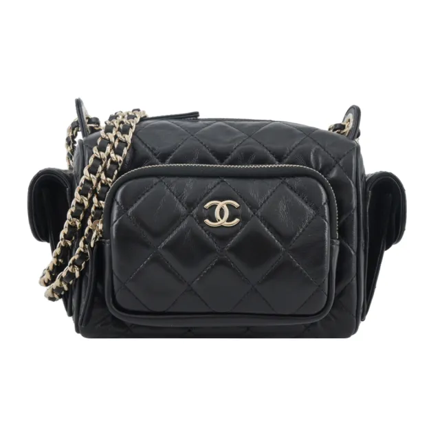 【CHANEL 香奈兒】經典雙C LOGO 菱格紋皺褶小羊皮小號相機包(黑色)