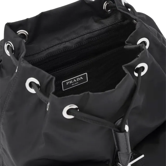 【PRADA 普拉達】1BZ677 黑 三角牌 小型(經典Saffiano後背包)『entrupy安心購』