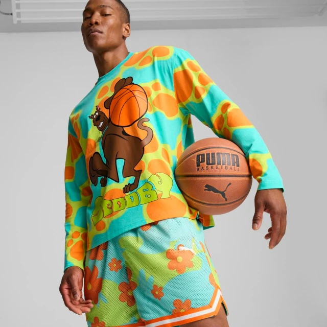 PUMA 長袖上衣 男 運動 歐規 Hoops x SCOOBY DOO 綠 63037501