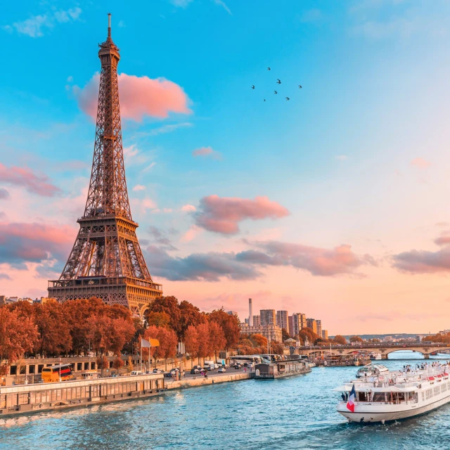 喜鴻假期 【純饗巴黎７日】羅浮宮、花都巡禮、奧薇小鎮、瑪黑區、香水博物館、塞納河遊船