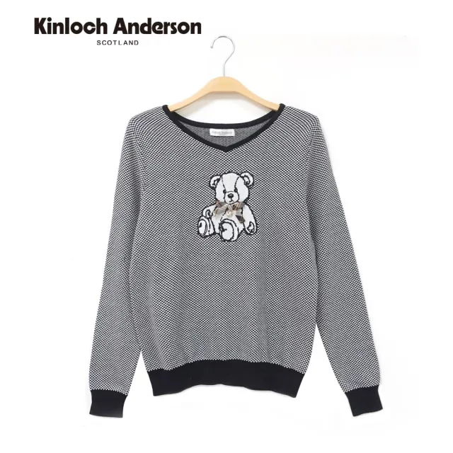 【Kinloch Anderson】金安德森女裝 百搭V領棋盤蝴蝶結小熊格紋造型長袖針織上衣(KA1369031 卡其/黑)