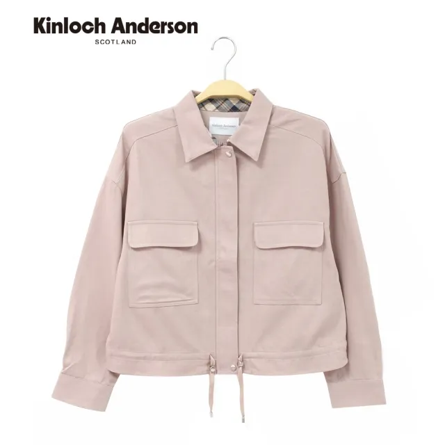 【Kinloch Anderson】金安德森女裝 百搭率性大口袋襯衫領抽繩顯瘦設計短版外套(KA1366018 粉紅/米卡其)