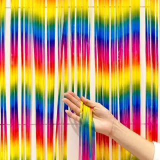 【塔克百貨】3入 聖誕節布置 彩虹門簾絲 雨絲簾 200cm 漸層 鋁箔蕾絲 背景牆 氣球絲 細絲 流蘇 掛簾 裝飾