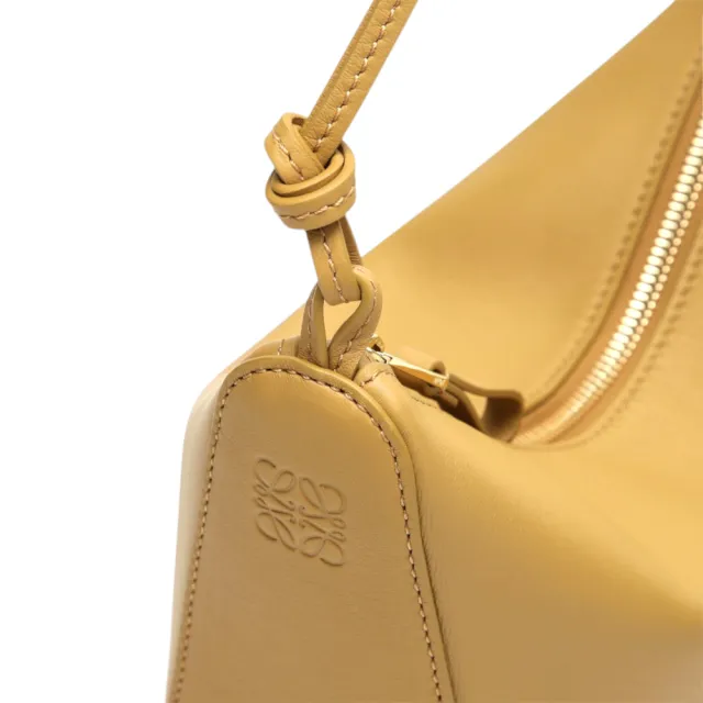 【LOEWE 羅威】Mini Hammock Hobo 迷你 經典小牛皮 肩背包 腋下包 吊床包 撒哈拉色