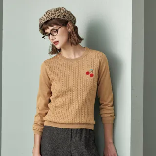 【MYSHEROS 蜜雪兒】造型針織上衣 櫻桃刺繡圓領 麻花造型拼接(駝)