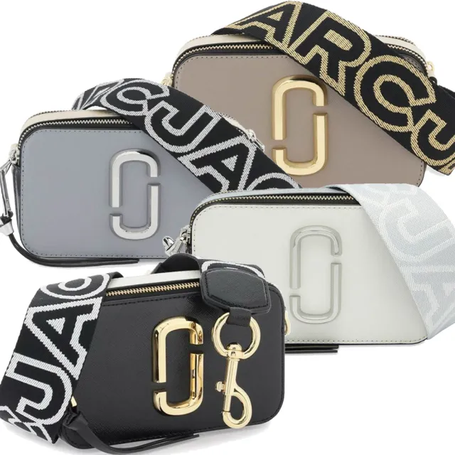 【MARC JACOBS 馬克賈伯】專櫃新款 Snapshot雙J金屬LOGO防刮牛皮字母織帶相機包(多色/任選)