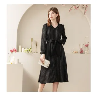 【IRIS 艾莉詩】質感細蔥條紋鍊飾洋裝-黑色(46663)
