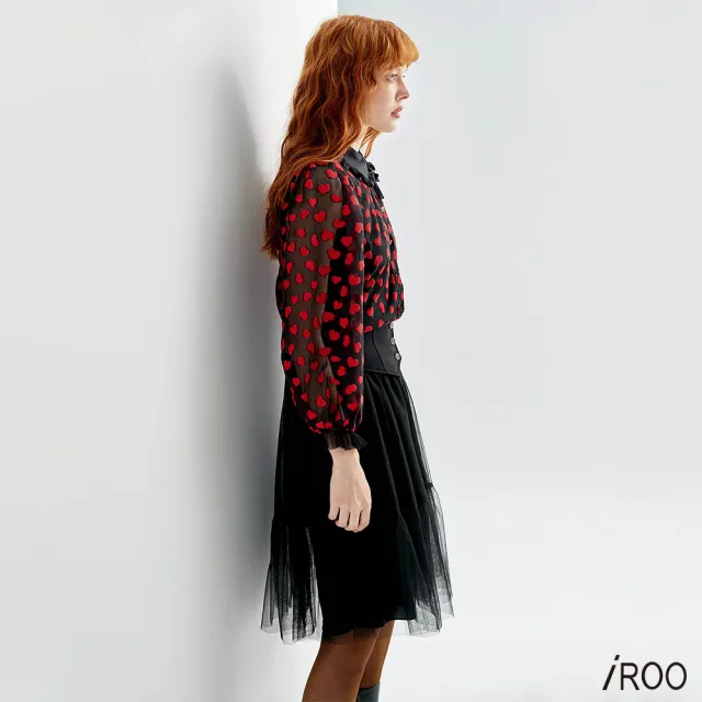 【iROO】愛心緹花上衣