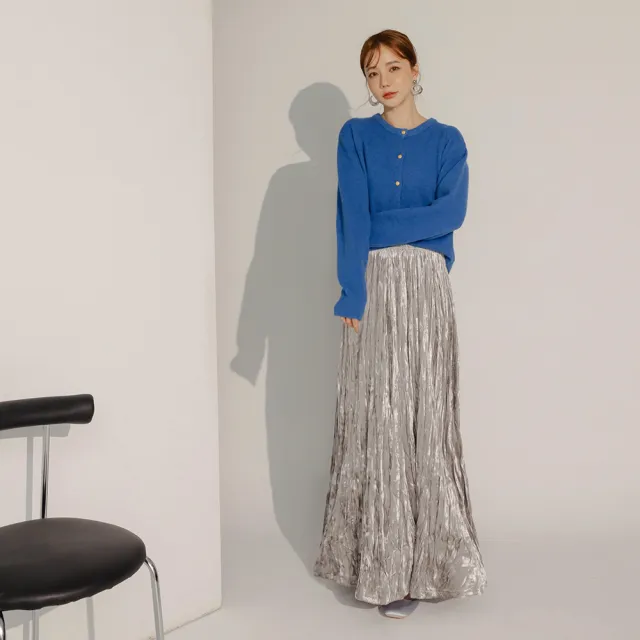 【OB 嚴選】光澤感絨面壓摺傘襬長裙 《CA3028》