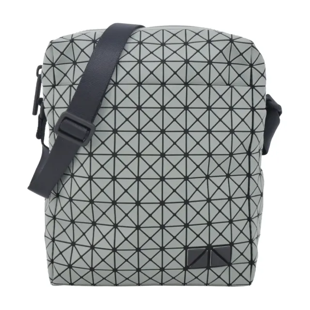 ISSEY MIYAKE 三宅一生】BAOBAO KURO豎版斜背包(灰) - momo購物
