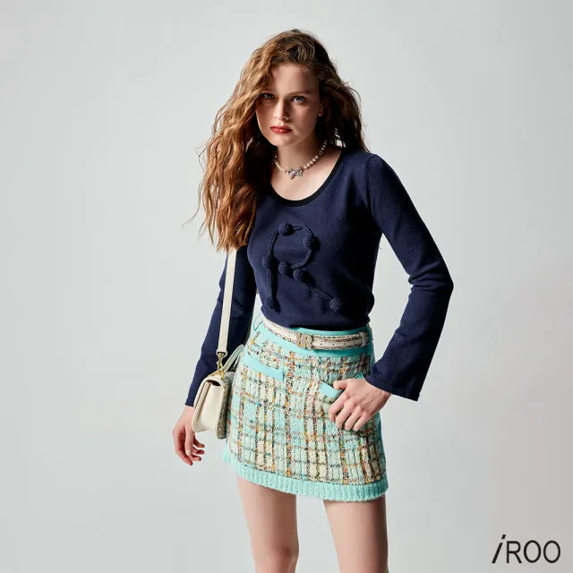 【iROO】立體珠珠字母針織上衣