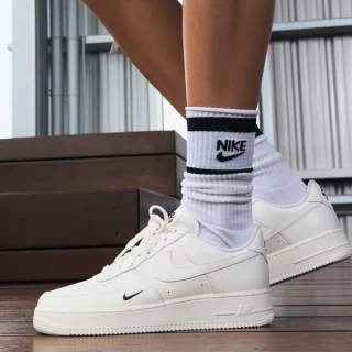 【NIKE 耐吉】運動鞋 休閒鞋 女鞋 男鞋 WMNS AIR FORCE 1 07 Essential 奶油白 小黑勾(HF1058133)