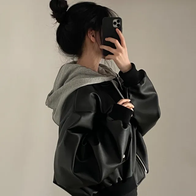 【D.studio】韓版小眾拉鍊寬鬆假兩件連帽皮衣外套(女裝衣服上衣保暖外套保暖上衣連帽外套冬天外套 J375)