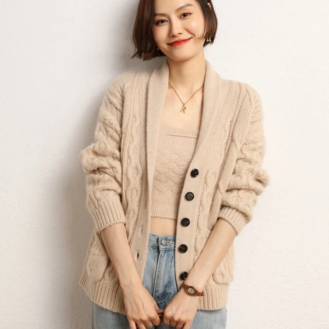 Very Buy 非常勸敗Very Buy 非常勸敗 預購/山羊絨秋冬女寬鬆扭花翻領係扣短款加厚針織開衫外套上衣