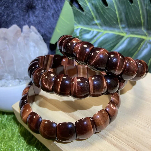 【Cozy 世界水晶原礦與茶】閃電紅虎眼弧形手排 70-4(代表熱情與勇敢)