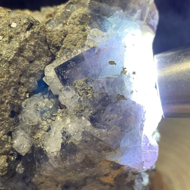 【Cozy 世界水晶原礦與茶】方塊藍螢石共生水晶與銅礦 03-3(有助於釋放情緒壓力)