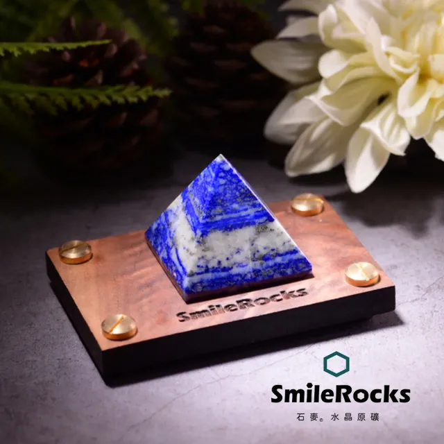 【SmileRocks 石麥】石麥水晶原礦 青金石金字塔 No.623331216(SmilePad 6X9底板)