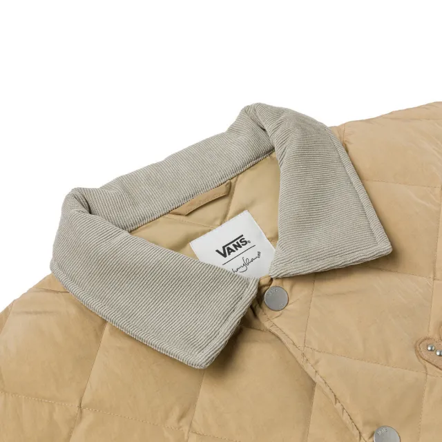 【VANS】官方旗艦 ZHANG QUAN 蛇年限定聯名系列 ZQ QUILTED JACKET 卡其色絎縫外套