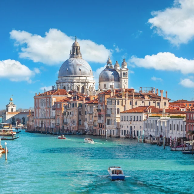 喜鴻假期 【夢幻環遊．義大利１３日】夜宿威尼斯、佛羅倫斯大教堂、梵蒂岡、五漁村、天空之城