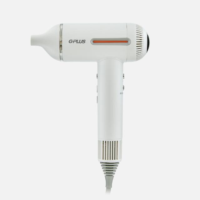  G-PLUS拓勤 GP-F02 吹風機採用先進負離子技術，減少靜電護髮不傷頭皮，七段溫度調整精準控溫，三段風速快速乾髮。主機尺寸210x136x53mm，重量約575g輕巧好握，1400W強力瓦數適合日常使用。白色系綠色系設計時尚，標準配集中吹嘴，適用110V電壓，中國製造BSMI認證R33F86，專業造型必備。 