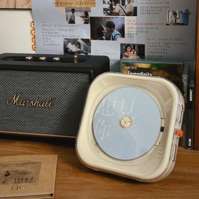 Syitren賽塔林 R400 是一款專業級的CD播放機，具備多種其他功能，如音質最佳化、數位轉換等，提供穩定且高品質的音響體驗。產品享有1年保固，適閤家庭與專業使用。