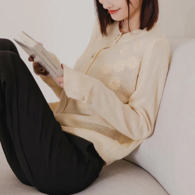 【OB 嚴選】圓領排釦繡花馬海毛針織開襟外套 《FA2487》
