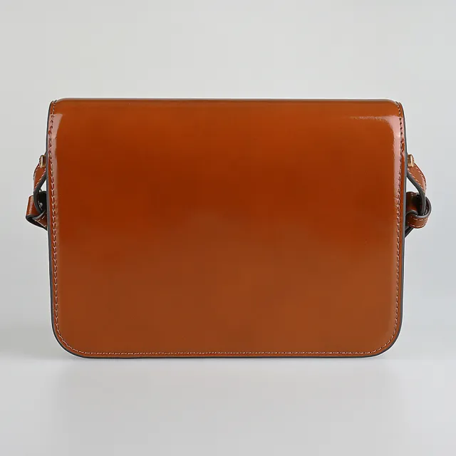 【TORY BURCH】TORY BURCH Robinson古銅金LOGO漆面牛皮翻蓋磁釦式斜背/肩背豆腐包(深赭棕)
