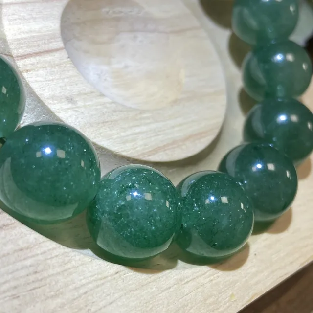 【Cozy 世界水晶原礦與茶】綠草莓晶 13mm+ 51-7(增加個人魅力 提升愛情運勢)