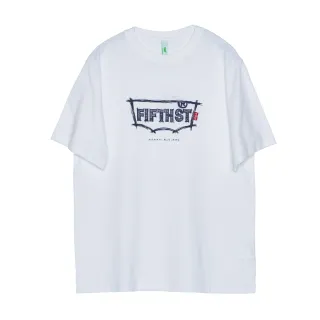 【5th STREET】男裝 短袖 短t 上衣 t恤 TEE 翻玩 logo 圖案 白色(570960)