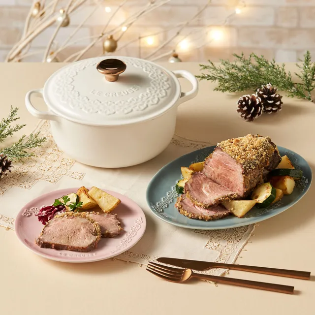 【Le Creuset】蕾絲花恬系列典藏琺瑯鑄鐵鍋圓鍋20cm-棉花白-銅頭-內鍋黑(贈 海螺貝殼盤-小)