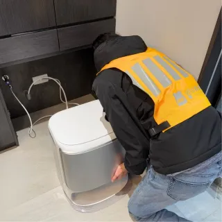 【呼叫黃背心】掃拖機器人智慧自動換水套裝(專業代客安裝)