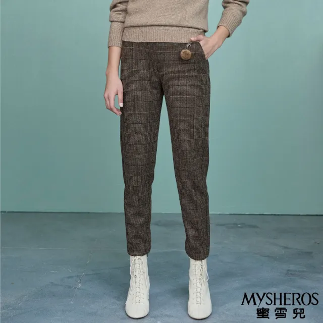 【MYSHEROS 蜜雪兒】含羊毛造型休閒長褲 鬆緊腰頭 附毛球飾品 經典小格紋(咖啡)