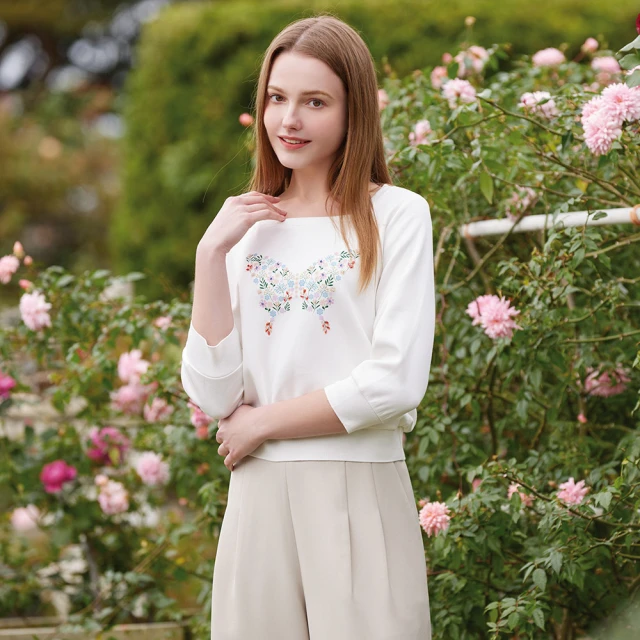 iROO 鑲荷葉邊愛心上衣 推薦