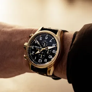 【TW Steel】VOLANTE 金色黑面計時碼錶