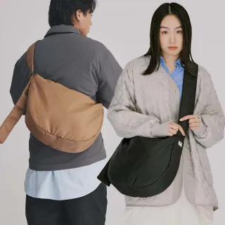【plain-me】(中型寬帶半月包) 鋪棉 防潑水 半月包 側背包 男女包包 斜背包 大容量 (PLN3032-242)