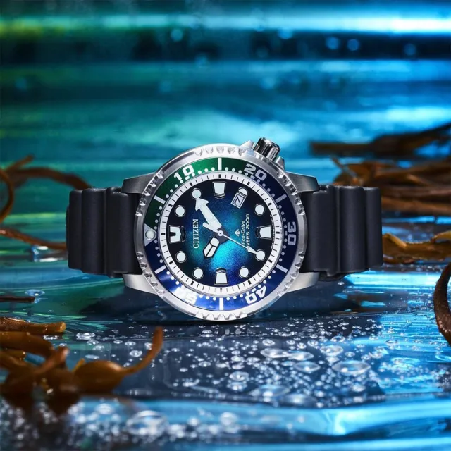 【CITIZEN 星辰】千彩之海限量光動能潛水男錶 藍綠 44mm(BN0166-01L)