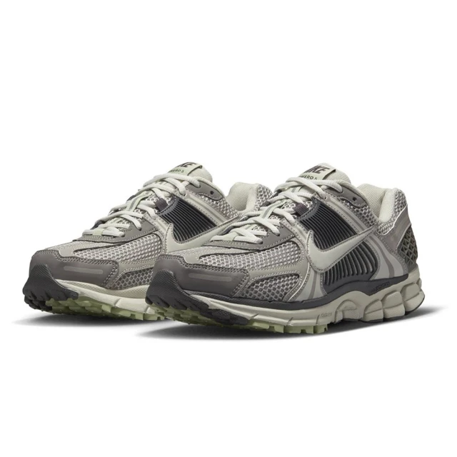 SOFE MORE 純色卡其色防滑厚底增高休閒鞋 拼接時尚百