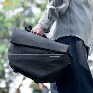 【NIID官方直營】交換禮物 Radiant R1 PLUS極速單肩包-經典款(禮盒出貨 斜背包男包 包包)