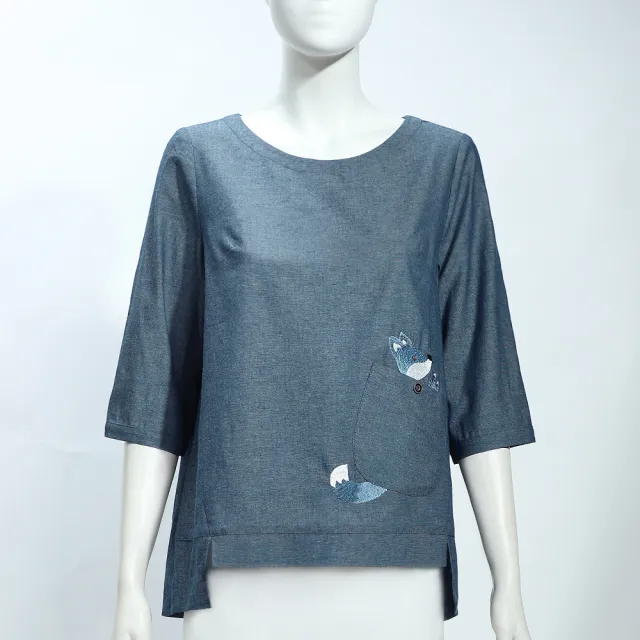 【ILEY 伊蕾】萌趣狐狸刺繡純棉上衣(藍；M-XL；1251011003)