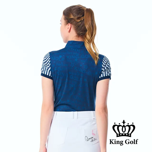 【KING GOLF】速達-網路獨賣款-女款英文底圖拼接異色條紋袖設計立領拉鍊POLO衫/高爾夫球衫(丈青)