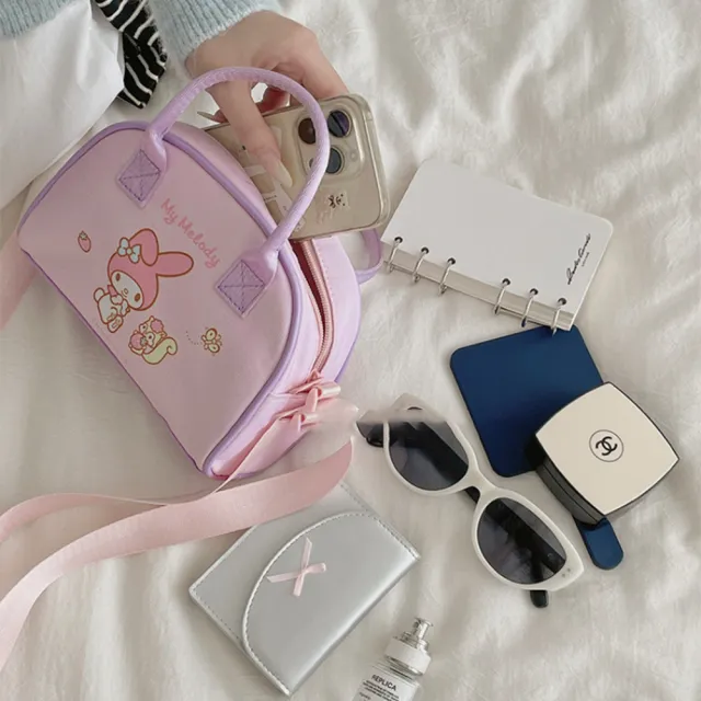 【SANRIO 三麗鷗】雙11 正版三麗鷗酷便攜斜背包 手提波士頓包(酷洛米/美樂蒂/大耳狗/凱蒂貓/帕 