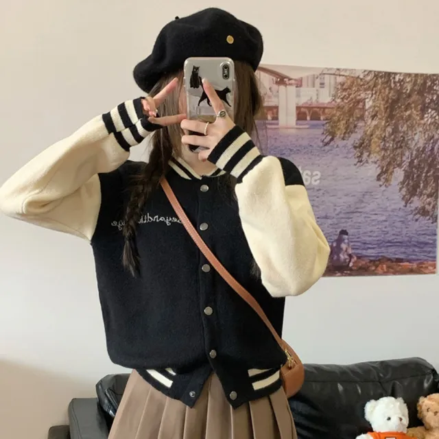 【D.studio】韓版寬鬆字母拼色休閒棒球外套(女裝 衣服 上衣 保暖外套 保暖上衣 長袖上衣 秋冬外套 J384)