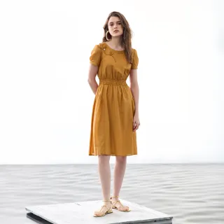 【ILEY 伊蕾】立體花朵蠶絲短袖洋裝(卡其；M-XL；1252017024)