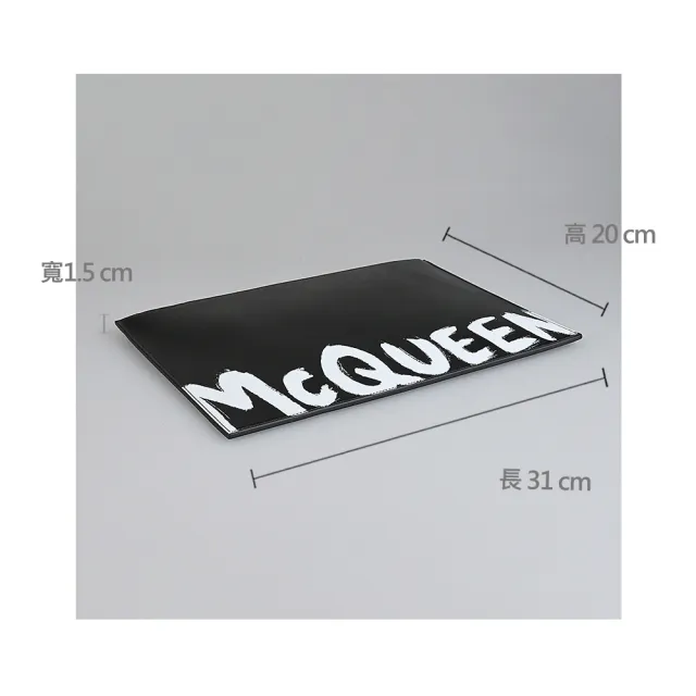 【ALEXANDER MCQUEEN】ALEXANDER McQUEEN白字LOGO拉鍊小牛皮男士手拿包(黑)