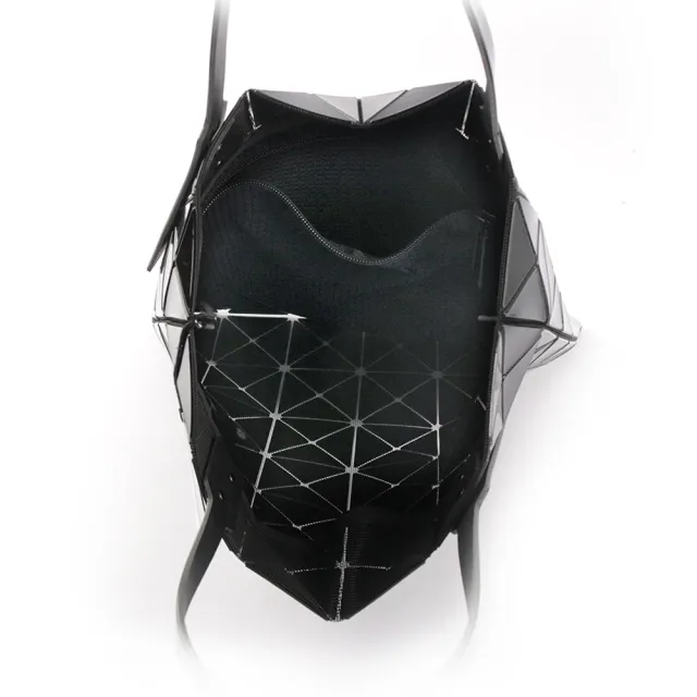 【ISSEY MIYAKE 三宅一生】BAO BAO LUCENT 6X6 亮面手提包(黑色)