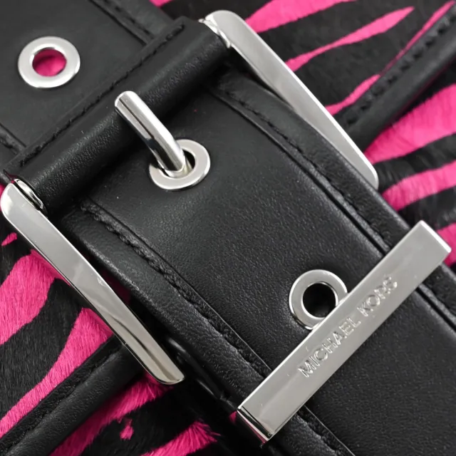 【Michael Kors】COLBY 限定金屬穿扣虎紋印花拼接翻蓋單肩包(黑桃)