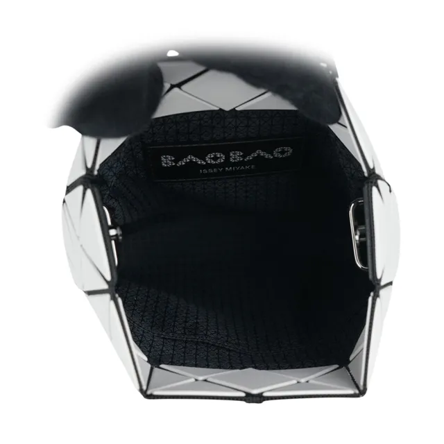 【ISSEY MIYAKE 三宅一生】BAO BAO Prism 5x4 霧面斜背包(淺灰色)