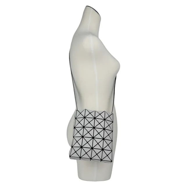 【ISSEY MIYAKE 三宅一生】BAO BAO Prism 5x4 霧面斜背包(淺灰色)