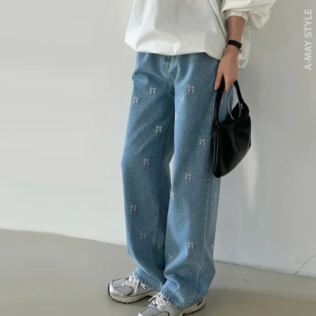 【艾美時尚】女裝 長褲 寬褲 設計感刺繡蝴蝶結寬鬆直筒牛仔褲。S-L(藍.預購)